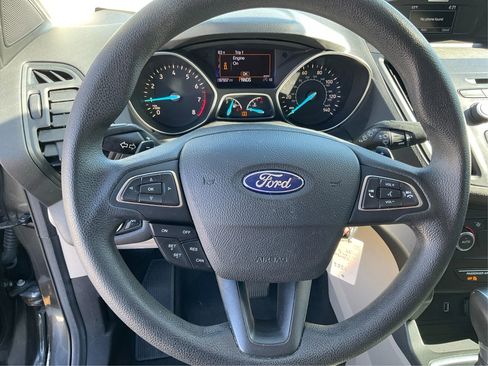 Used 2017 Ford Escape SE image 16