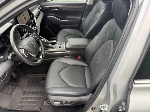 Used 2023 Toyota Highlander Platinum AWD/4WD image 12