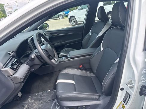 Used 2026 Toyota Camry SE FWD image 7