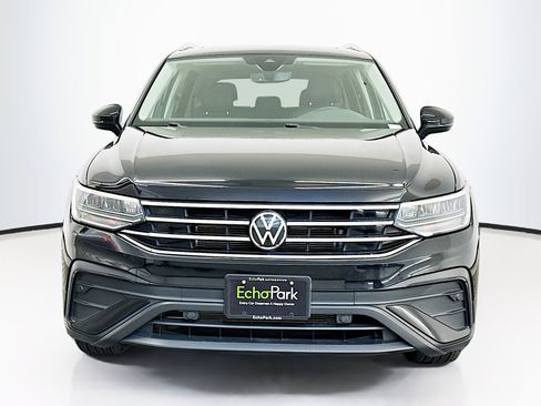 Used 2022 Volkswagen Tiguan SE image 2
