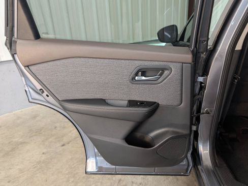 Used 2022 Nissan Rogue SV AWD/4WD image 39