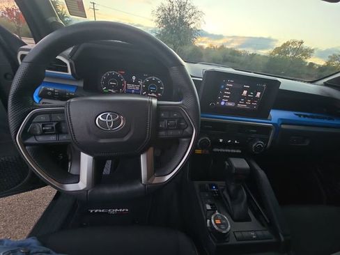 Certified 2025 Toyota Tacoma TRD Off-Road image 15