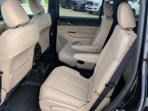 New 2025 Jeep Grand Cherokee L Limited image 45