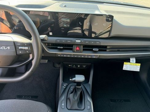 Used 2025 Kia K4 LX image 17