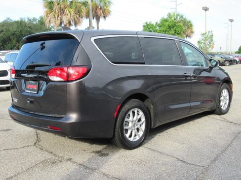 Certified 2023 Chrysler Voyager LX FWD image 7