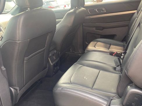 Used 2019 Ford Explorer XLT w/ Equipment Group 202A AWD/4WD image 17