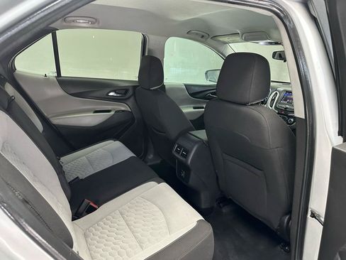 Used 2020 Chevrolet Equinox LS w/ LS Convenience Package FWD image 12