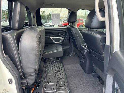 Used 2018 Nissan Titan PRO-4X w/ Pro-4x Convenience Package AWD/4WD image 25