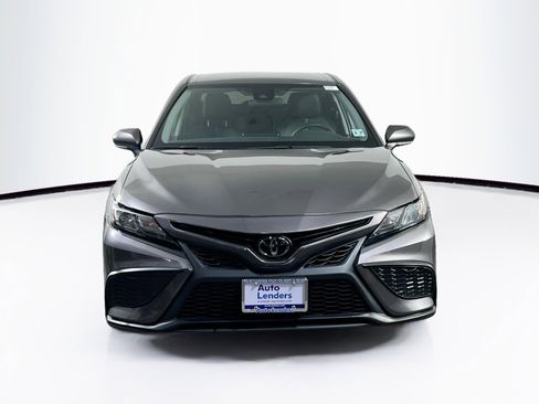 Used 2022 Toyota Camry SE image 2