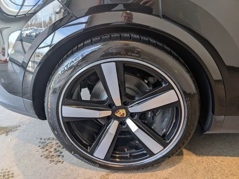 Used 2024 Porsche Cayenne Coupe image 9