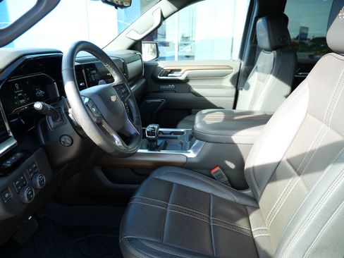 Certified 2024 Chevrolet Silverado 1500 High Country w/ Technology Package image 8