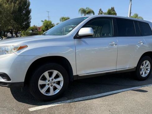 Used 2011 Toyota Highlander 2WD image 3