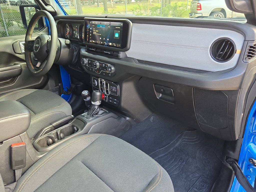 Used 2024 Jeep Gladiator Sport AWD/4WD image 31
