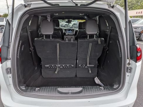 Certified 2025 Chrysler Pacifica Select FWD image 25