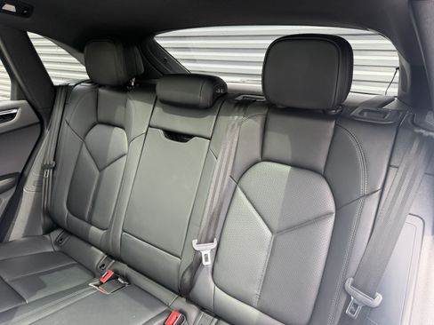 Certified 2023 Porsche Macan AWD/4WD image 15
