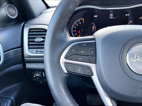 Used 2019 Jeep Grand Cherokee Altitude image 11
