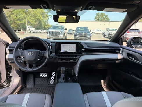 Used 2025 Toyota Camry SE w/ Convenience Package FWD image 8