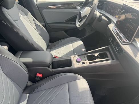 New 2026 Volkswagen Tiguan SE R-Line FWD image 13