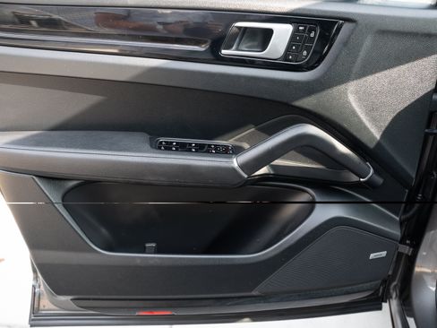 Used 2019 Porsche Cayenne S AWD/4WD image 15