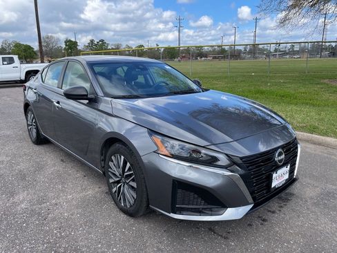 Used 2024 Nissan Altima 2.5 SV image 12