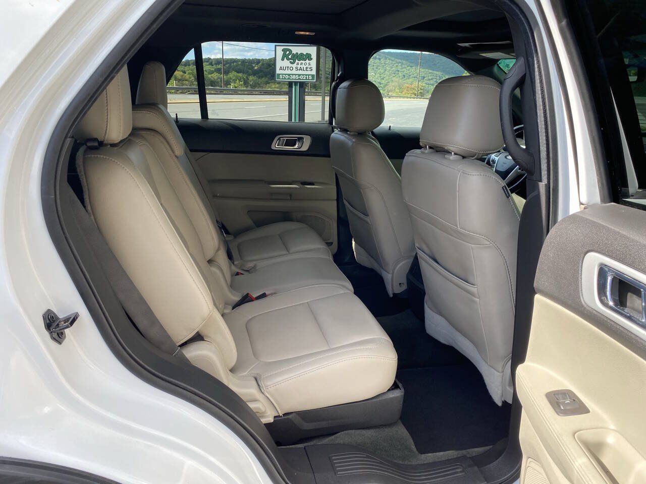 Used 2015 Ford Explorer XLT w/ Equipment Group 202A AWD/4WD image 14
