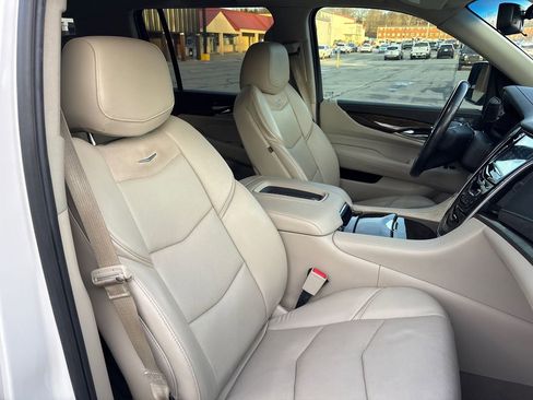 Used 2018 Cadillac Escalade ESV Premium Luxury image 42