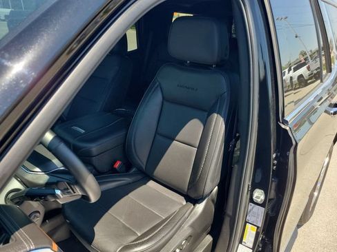Used 2025 GMC Yukon Denali AWD/4WD image 18