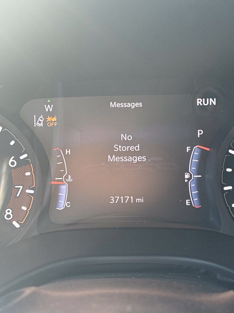 Used 2025 Jeep Compass Latitude w/ Sun & Sound Group AWD/4WD image 9