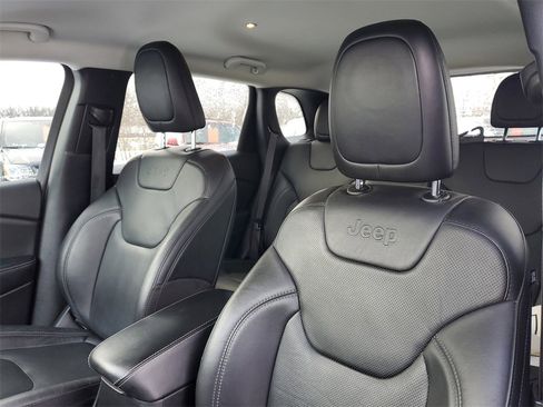 Used 2021 Jeep Cherokee Latitude Lux w/ Comfort/Convenience Group image 11