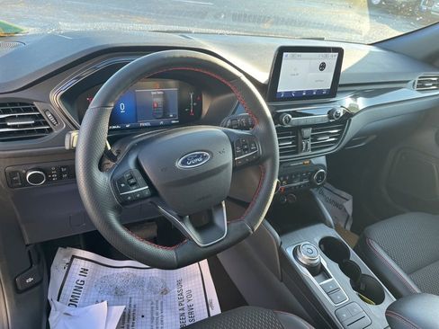 Used 2025 Ford Escape ST-Line w/ Cold Weather Package image 10