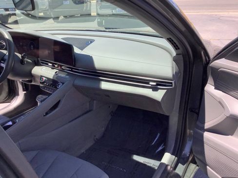 Used 2025 Hyundai Elantra SEL FWD image 30