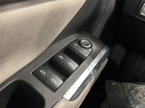 Used 2025 Chevrolet Traverse LT image 23