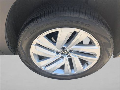 Used 2023 Volkswagen Atlas Cross Sport SE w/ Panoramic Sunroof Package FWD image 21