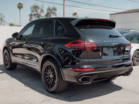 Used 2017 Porsche Cayenne Platinum Edition AWD/4WD image 4