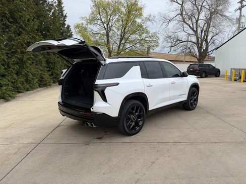 Used 2024 Chevrolet Traverse RS FWD image 35