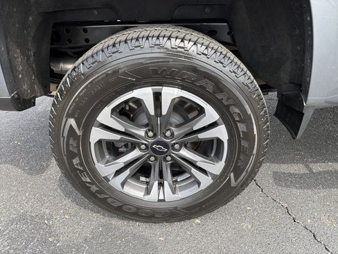 Used 2022 Chevrolet Colorado W/T w/ WT Convenience Package AWD/4WD image 17