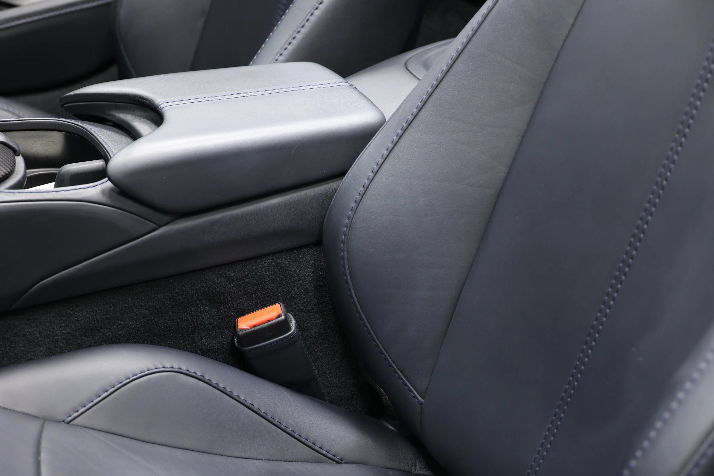 Used 2023 Aston Martin V8 Vantage Roadster RWD image 20