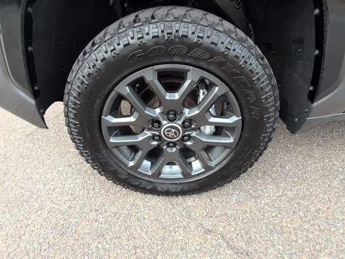 Used 2024 Toyota Tundra Platinum AWD/4WD image 12