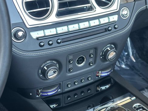 Certified 2019 Rolls-Royce Dawn RWD image 23
