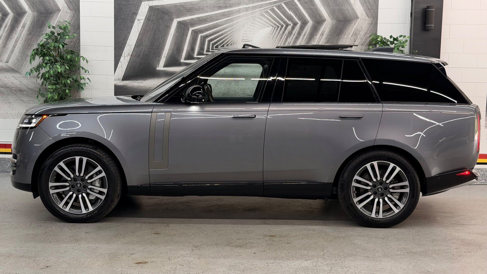 Used 2023 Land Rover Range Rover SE AWD/4WD image 5