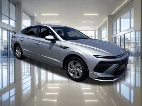 Certified 2025 Hyundai Sonata SE FWD image 2
