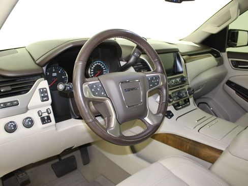 Used 2019 GMC Yukon XL Denali image 4