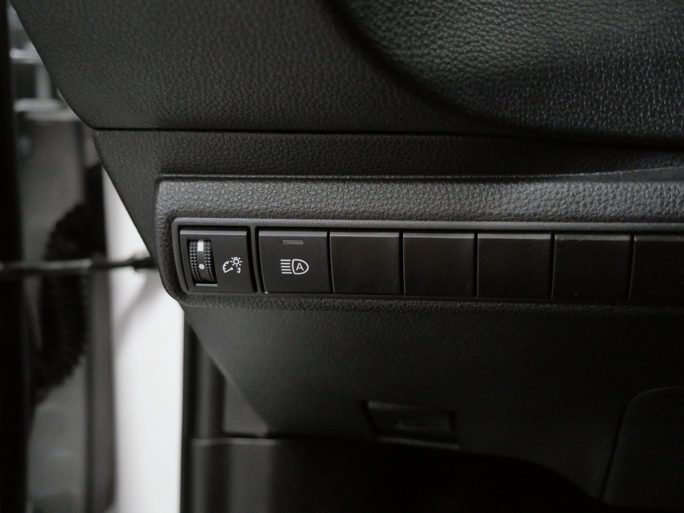 Certified 2025 Toyota Corolla LE FWD image 27