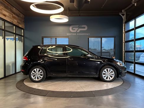 Used 2021 Volkswagen Golf 4-Door FWD image 2
