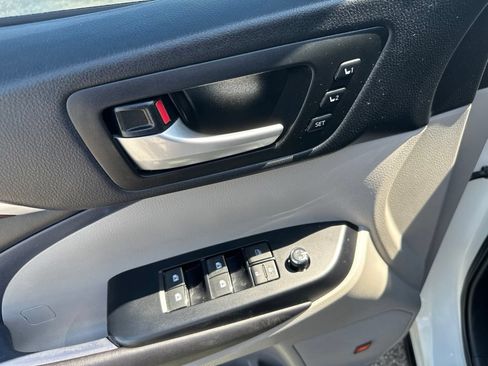 Used 2016 Toyota Highlander Limited AWD/4WD image 17
