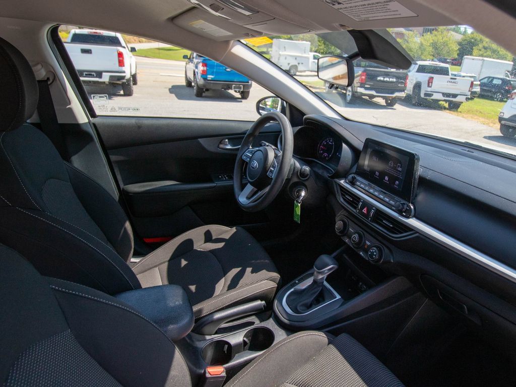 Used 2020 Kia Forte LXS FWD image 19