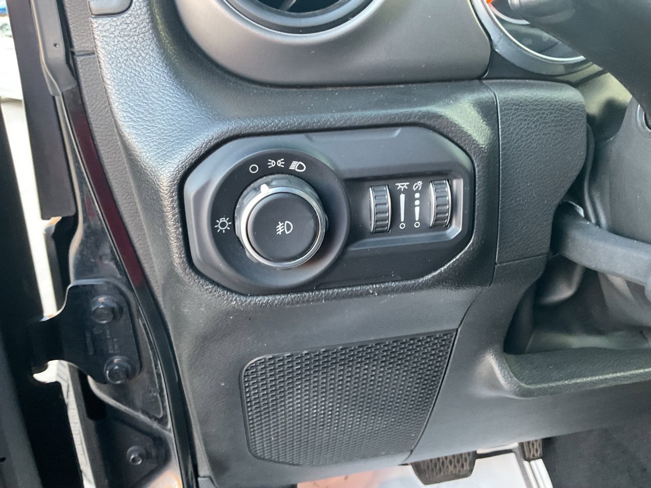 Used 2022 Jeep Wrangler Unlimited Sport AWD/4WD image 17