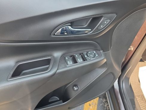 Used 2020 Chevrolet Equinox LT FWD image 16