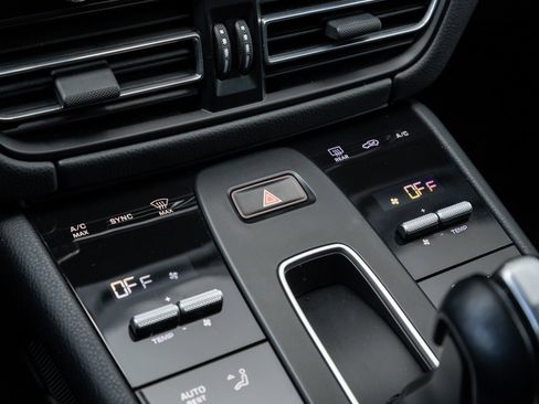 Certified 2023 Porsche Macan S AWD/4WD image 26