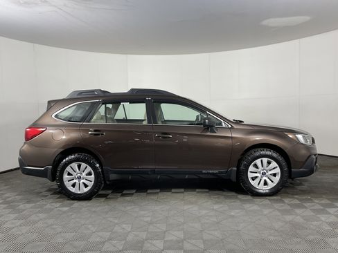 Used 2019 Subaru Outback 2.5i image 5
